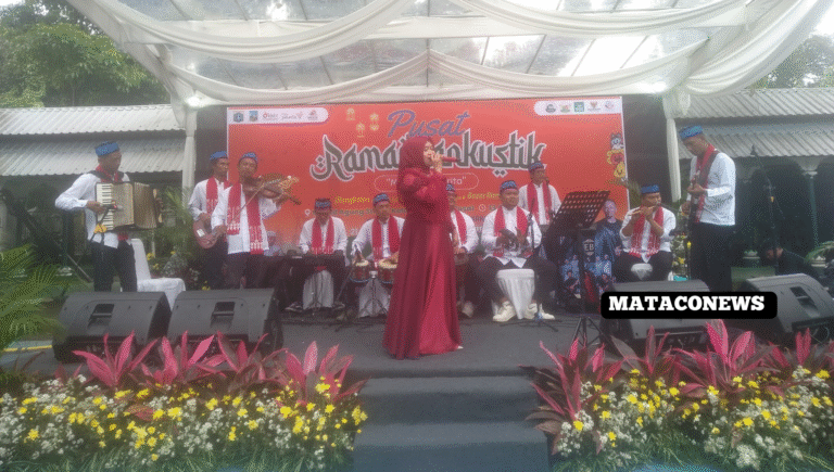 Pementasan seni dan budaya Islam, dalam kegiatan RamadhanKustik, di Masjid Sunda Kelapa, Jakarta pusat.