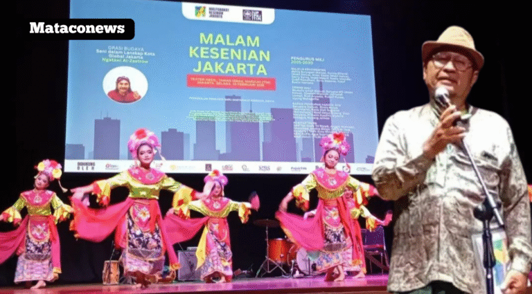 Ketua Musyawarah Kesenian Jakarta, Arie Batubara, menyampaikan sambutannya
