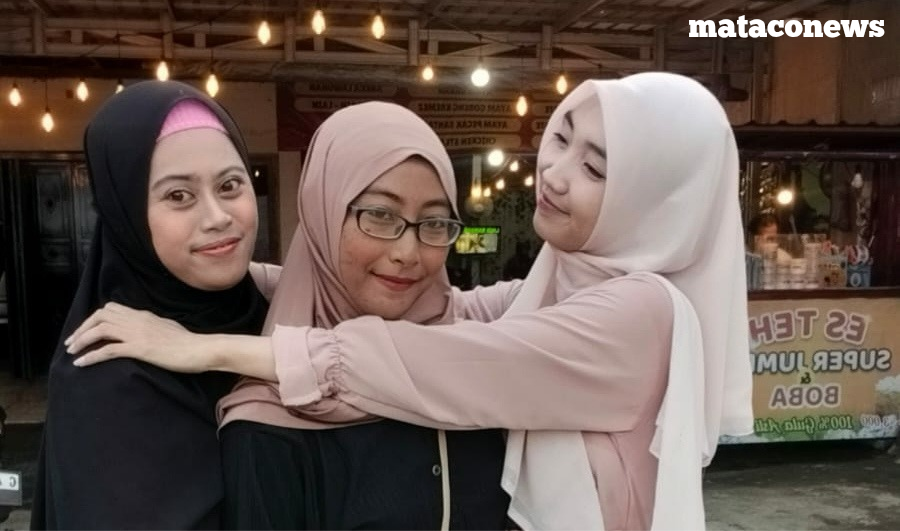 Penyanyi dangdut, Mustika, membangun kebersamaan dan keakraban