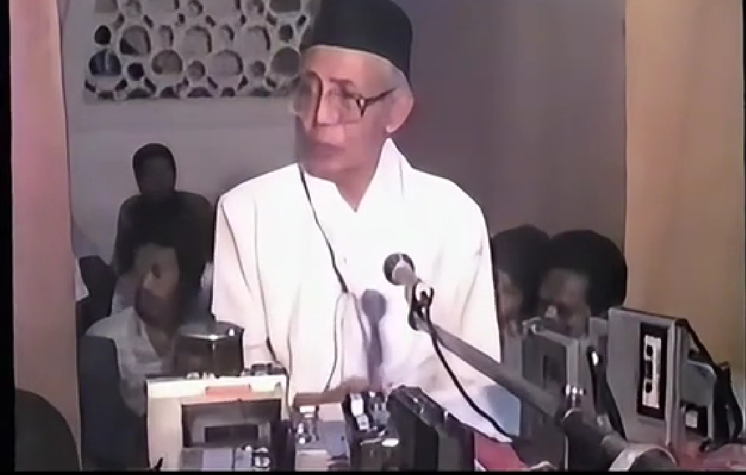 Tokoh Islam, M. Natsir, berbicara tentang krtik terhadap pemerintah adalah fardhu ain